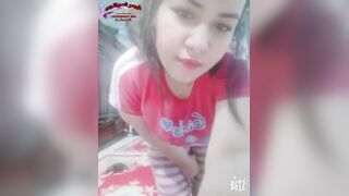 البنت الفاجره نايمه ومطلعه بزازها البيضه اوي وشغاله تلعب فيهم سكس مصري  وتشد في حلمه بزها لبره وتعضها بلسشانها
