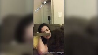 البنت الفاجره بتصحا من النوم كسها بياكله بتفضل تفلقس طيازها وهي  سكس مصري عالسرير وتلعب في كسها وتدخل صباعها لجوه