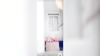 الشرموطه لابسه الروب  سكس مصري , موقع سبعة ونص. , موقع سبعه ونص  الاسود وشغاله تترقص وتهز في وسطها وطيازها بيه وهي واقفه وماسكه كوبايه الويسكي بيديها