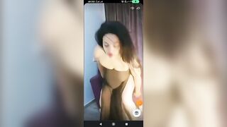 فيفي عبده الممثله المتناكه فارده شعرها  نيك مصري قدام وقاعده عالكنبه بالكاش الطول وبتقلعه ترميه عالارض وبتشوف جسمها من جوه