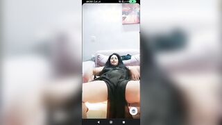 فيفي عبده الممثله المتناكه فارده شعرها  نيك مصري قدام وقاعده عالكنبه بالكاش الطول وبتقلعه ترميه عالارض وبتشوف جسمها من جوه