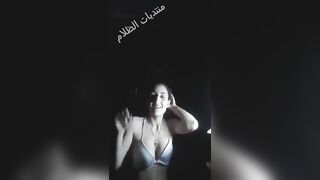 البنت المتناكه لابسه الكات ومطلعه نص صدرها لبره وشغاله تكلم حبيبها فيديو وتغر سكس مصري يه بجسمها المتناك وتقوله نفسي تجي تنكني