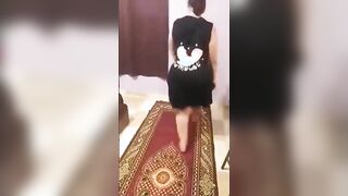 الشرموطه لابسه الكاش مايوه وقاعده بيه في   سكس مصري , موقع سبعة ونص. , موقع سبعه ونص اوضتها والراجل بيشلها ويقعدها في الارض مفلقس طيزها وبيدهنها بالزيت كلها ويدعكه فيها