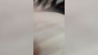 الشرموطه نايمه عالسرير بتصرخ وتصوت   سكس مصري , موقع سبعة ونص. , موقع سبعه ونص بالصوت العالي والراجل فوق منها مدخل زوبره في كسها وشغال فيها نيك