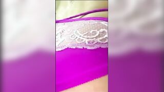 الام اللبوه قالعه لبسها في البيت من الحر والسخونه في الشقه وقاعده بالاندر بس وبتتمختر  سكس مصري وتتحرك براحتها في شقتها بطيازها الكبيره