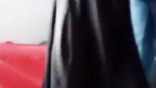 الراجل قافش في طيز البنت المتناكه ال معاه وبيعصر فيها هي وبحضنه وبعدين بيزوقها عال سكس مصري سرير ونايم عليها عايز يدخل زوبره ينيكها