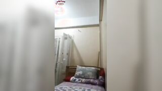 البنت مطلعه بزازها لبره وبتلعب فيهم وتدعكهم بنفسها وتشد في حلمه بزها  ببوقها  سكس مصري وترضعهم في بوقها بيحنوا لها وبينزلو لبن