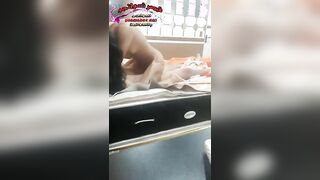 انا ونايمه عالسرير واب اختي بيدخل ماسك في زوبره  نيج موقع سبعه ونص موقع سبعة ونص بيلعب فيه وبيحسس علي طيزي انا ونايمه وبيقومني علشان اضربله عشرته