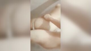 الراجل موقف البنت الشقراء عالحيط وزانقها ومنزل الاندر بتاعها الابيض ل سكس مصري ركبتها وشغال فيها نيك وهو حاضنها من ورا