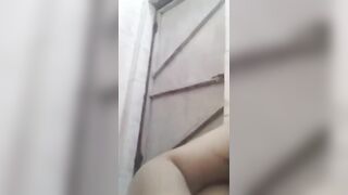 اللبوه حاطه المخده تحت طيزها وهي قاعده عالارض وفاشخه رجلها كانها سكس مصري , موقع سبعة ونص. , موقع سبعه ونص  بتعمل حمام وبتلعب في كسها بصوابعه ايدها كلهم وتبعبص روحها