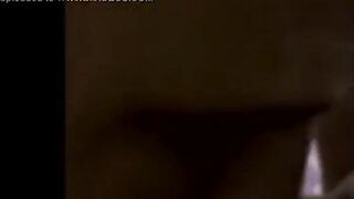 البنت الشمال استنت اهلها ينامو وبتدخل صديقها الشقه براحه بيتحب للاوضه  سكس مصري بتاعتها وهو بياخدها في حضنه اوي عالسرير