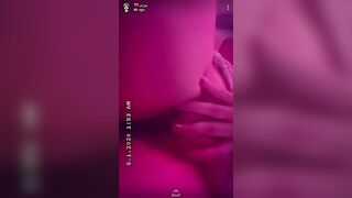 البنت منزله الاندر بتاعها لتحت والبنطلون وبتضرب علي طيازها و سكس مصري طيازها زي الجلي كلها لحم بتتهز من الضرب