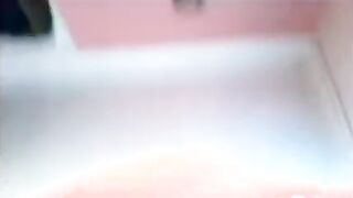 الشرموطه نايمه عالسرير وفاتحه رجل واحده من  سكس مصري , موقع سبعة ونص. , موقع سبعه ونص  رجلها ورفعاها لفوق والبنت بتدخل زوبر اسود صناعي في كسها بتتناك بيه كسها