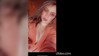الشرموطه شغاله فتاه الليل و  سكس مصري , موقع سبعة ونص. , موقع سبعه ونص هي واقفه ماسكه المرايا وتتزوق وتزين في وشها بالمكياج علشان الزبون علشان تعجب الزبون وينبهر زوبره بيها