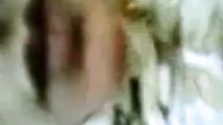 الراجل واخد حبيبته في حضنه وبيبوس في رجليها من تحت وهي بتضربه سكس مصري  علي وشه وتشتم فيه وهو بيسخن من شتيمتها