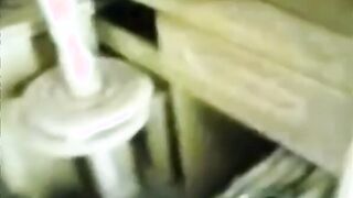 الراجل الحيحان كبير في السن جايب بنت قد بناته وبتطلع فوق زوبره ومدخله فيها وهي طالعه سكس مصري  نازله عليه وهو ماسكها من وسطها بيحركها