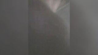 البنت الفاجره بتتناك من جوز اختها بعد ما اختها سافرت للبلد وهو منومها عالارض علي بطنها ومدخل زوبره  سكس مصري في كسها وماسكها من وسطها وشغال فيها نيك