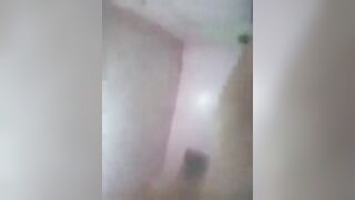 البنت بتقابل الراجل في شقته علشان ينيكها مقابل الفلوس ومتعرفش انه عازم صحابه عليها واتكاترو عليها ال خمس رجاله في الاوض سكس مصري ه معاها بيضربوها وبينيكو فيها نيك جماعي
