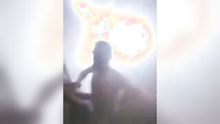 البنت بتقابل الراجل في شقته علشان ينيكها مقابل الفلوس ومتعرفش انه عازم صحابه عليها واتكاترو عليها ال خمس رجاله في الاوض سكس مصري ه معاها بيضربوها وبينيكو فيها نيك جماعي