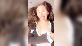 البنت الفاجره بتكلم خطيبها فيديو وشغاله تطلعله لسانها وترقصه وتضرب ب سكس مصري يديها علي صدرها مبينه جزء منه كشفاه ليه