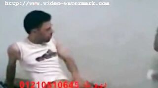 البنت قاعده جنب الخول بتاعها عالسرير بتلعب في زوبره اوي وبعدين بتنام ف سكس مصري وقيه وتكتم نفسه من تخنها وتفضل تبوس فيه