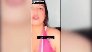 البنت الشمكال بتشرح ازاي بيبق كسها عامل لم بتبق تحت الزبون هو بينيكها و سكس مصري تفرجك علي كسها المفتوح من كتر النيك فيه