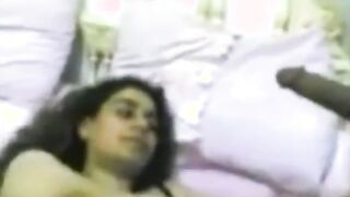 الوليه المتناكه صاحيه من النوم قرفانه مش طايقه نفسها وهي لابسه الاندر والبراه فقط حبيبها بيدخل عليها  شرمها سكس موقع سبعة ونص الاوضه وشايلها عالسرير  بيلعبو عريس وعروسه