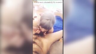 البنت اللبوه ميله شعرها علي جنب وبتقعد تتربع رجليها عالارض وماسكه زوبر صديقها مطلعه من الب سكس مصري نطلون وبيديها بتدخله في بوقها بتمص فبيه