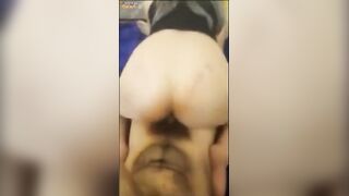 البنت اللبوه ميله شعرها علي جنب وبتقعد تتربع رجليها عالارض وماسكه زوبر صديقها مطلعه من الب سكس مصري نطلون وبيديها بتدخله في بوقها بتمص فبيه