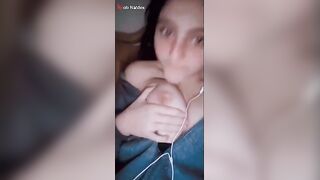 الشرموطه قاعده  سكس مصري جديد موقع سبعة ونص قدام كطاميرا التلفون وهي بتصور بزازها ومطلعاهم لبره وشغاله تلعب وتعصر فيهم بيديها الاتنين