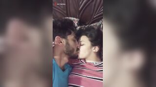 الشرموطه عالسرير بتعصر وتلعب في بزها السشمال هي ومطلعاه من الستيانه الحمرا بتاعهتها  سكس مصري جديد موقع سبعة ونص وقاعده عالسرير وبعدها بيكلمها صاحبها الهيجان بتنزله في العربيه بتاعته وتفضل تمص في زوبره