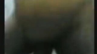 الراجل موقف مراته وميلها عالارض وماسك زوبره بيدخله براحخه اويس في خرم طيزها بعد مابله  موقع سبعة ونص سكس مصري جامد من بوقه وزفلطه وبيدخل فيه للاخر وهي اول مره ليها تجربه