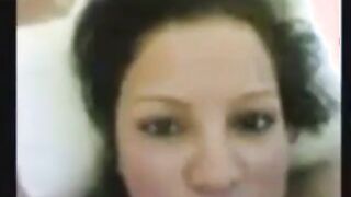 الراجل موقف مراته وميلها عالارض وماسك زوبره بيدخله براحخه اويس في خرم طيزها بعد مابله  موقع سبعة ونص سكس مصري جامد من بوقه وزفلطه وبيدخل فيه للاخر وهي اول مره ليها تجربه
