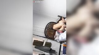 الراجل فاشخ رجل مراته عالسرير وماسك زوبره بيدخله بيديه  موقع سبعة ونص سكس مصري جامد براحه اوي فيها وبحب وهي بتقوله اااه نيكني يلا ي دكري زوبرك واحشني