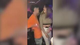 المتناكه في الديسكو لابلسه لبس عاري مترتر والواد وراها  شرمها سكس موقع سبعة ونص واقف صاحبها وهي الشرموطه بتميل طيزها عليه وتحك فيها علي زوبره