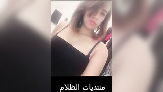 البنت الشمال واقفه وماسكه تلفونها بتصور في جسمها وهي كل شويه بلبس عاري ولل سكس مصري ركبه وجسمها طلقه عايز يتاكل اكل مع كسها