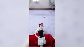 البنت واقفه بتلعب في كسها المعسول هي وضامه رجليها لبعض وبعدها بتميل  سكس مصري طيزها وتلعب في الخرم بصباعها وتبعبص فيه