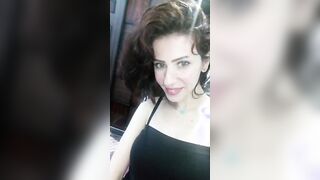 البنت واقفه بتلعب في كسها المعسول هي وضامه رجليها لبعض وبعدها بتميل  سكس مصري طيزها وتلعب في الخرم بصباعها وتبعبص فيه