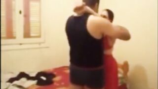 الراجل بعد ما اخد حبيبته في حضنه وفضل موقع سبعة ونص افلام سكس طويلة  يبوس فيها وسخنها عالاخر بياخدها ينومها عالسرير وهو بينام جنبها وبيلعب لها في شعرها