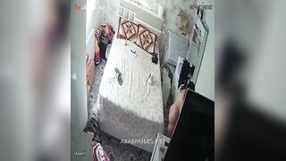 اللبوه في الاوضه عريانه بتستنا حبيبها يجي وبيشلها عالسرير منومها وهو فوقيها نايم عليها ومقطعها  سكس مصري جديد موقع سبعة ونص بوس بكل حته في جسمها