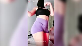 ام طياز كبيره لابسه القميص الشفاف وشسغاله ترقص وتهز في طيازها وصاحبتها  شرمها سكس موقع سبعة ونص جنبها مسكاها من ايدها وتتلرقص معاها