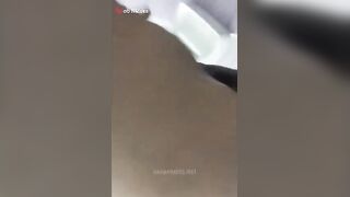 البنت في الحمام قالعه وتحت الميه بتستحما وبتدعك جسمها كله بالصابون سكس مصري  وتزفلطه حتي كسها وبيحرقها من الدعك فيه