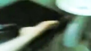 البنت الحامل في المستشفي قالعه هدومها كلها وقاعده علي سرير الكشف والممرض الخول بيطلع زوبره ليها بيقو سكس مصري لها خدي مصيه الاول ياشرموطه قبل الولاده