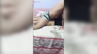 العنتيل الحريم منوم البنت علي بطنها عالارض وبيمسكها اوي من القميص  سكس مصري جديد موقع سبعة ونص الاحمر بتاعها وبيشد عليه وزوبره منكوت في كسها وبينيك فيه بعنف