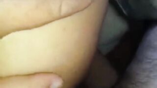 البنت ماسكه كسها وحاطه مخدها تحته وشغاله تلعب فيه وتبعبصه بصباعها الكبيبر وتدعك سكس مصري  زنبور كسها وتحك في المخده اوي ال تحتها