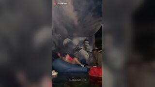 الراجل الروش جايب موقع سكس بنت تروق عليه الليله وهي نايمه عالسرير هو طالع فوقيعها بتمصله في زوبره وبيبوسها في وشها