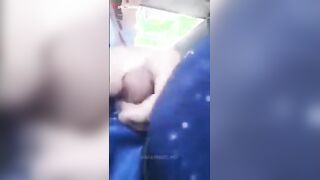 البنت الفاجره في المواصلات وبتحسس في رجل الراجل جنبها وشغاله تحسس عليه و سكس مصري تسخنه وبتلعب في زوبره وتحسس عليه بيديها
