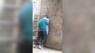 ابن الجديران زانق المتناكه بنت الحته عالحيط في الشارع عمومي بتاعهم وبيبوس في شفايفها سكس مصري  وهي حضناه اوي ولافه ايديها حولين رقبته