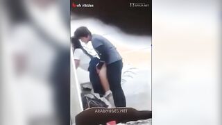 البنت الفاجره هربانه من المدرسه وبتقابل المدرس بتاعها في شقته وموقفها عالحيط زوانقها وبيلعب في طيزها من ورا ورافع ايديها سكس مصري  عالحيط وبيدخل زوبره في خرم طيزها براحه