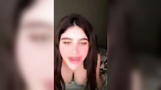 اللبوه عالسرير وهي لابسه القميص بترفع ايديها لفوق  موقع سبعة ونص سكس مصري وتتنطط اوي بتعمل رياضه وبتطلع في صدرها لبره ترقص فيهم